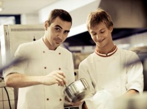 Pressefoto_Lehre-bei-ARCOTEL-Hotels_wk-300x222 