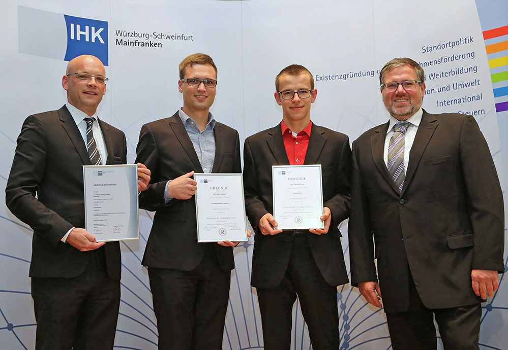 Zwei Kammersieger für das Novotel Würzburg: IHK Würzburg-Schweinfurt Mainfranken zeichnete Björn Rückert und Christoph Fella aus Foto_Kammersieger_300kb Zwei Kammersieger für das Novotel Würzburg: IHK Würzburg-Schweinfurt Mainfranken zeichnete Björn Rückert und Christoph Fella aus