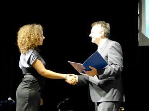 Gratulation! Aramark feiert beste Auszubildende 2016 Aramark_Auszeichnung-Sarah-Karim-Lawani_02-300x225 Gratulation! Aramark feiert beste Auszubildende 2016