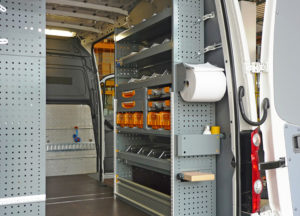 Fahrzeugeinrichtung_fuer_Servicetechniker_2_inar-300x216 StoreVan mobile Werkstatt für einen Servicetechniker