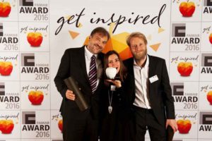 insglück-Famab-Award_web-300x200 Weißer FAMAB Apfel für die HANNOVER MESSE 2016