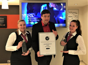 Frankfurt_Eschborn_Award_300kb-300x224 Bestes Geschäftsreisehotel: „Certified Star Award“ für das Mercure Hotel Frankfurt Eschborn Ost