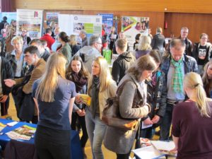 JuBi_Auslandsmesse-300x225 JuBi-Messe für Weltentdecker, Sprachtalente und Reisefans - Austauschorganisationen persönlich in München kennenlernen