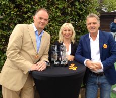 Kirschbaum-International_klein ATP-Talentshow im Sportpark Tespo Kaarst. IOS-Technik stiftet den IOS-SportCup für das Weltranglisten Tennisturnier.