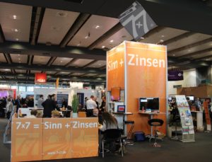 7x7 kommt zum Kongress für christliche Führungskräfte in Nürnberg 7x7-Pressefoto-Messestand-7x7-auf-KcF-2015-300x229 7x7 kommt zum Kongress für christliche Führungskräfte in Nürnberg