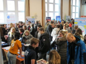 Von Schleswig-Holstein in die weite Welt – Auslandsprogramme für Jugendliche auf der JuBi Lübeck JugendBildungsmesse_Luebeck_Schueleraustausch-300x225 Von Schleswig-Holstein in die weite Welt – Auslandsprogramme für Jugendliche auf der JuBi Lübeck