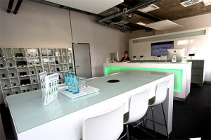 pressebild-emerango-store-felix-wankel-strasse-frankfurt_13082014-300x199 emerango Flagship Store Frankfurt am Main
