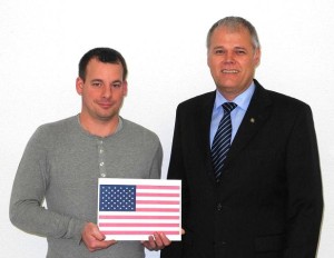 Azubi-darf-auf-Dentalmesse-USA-300x232 li. Christoph Heim, GF Senator h.c. Gerhard R. Daiger