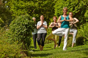 Fasten: Am besten im Sommer Friedborn_Yoga-Übung_Urheber-Daniel-Gerteiser_300dpi-300x200 Fasten: Am besten im Sommer