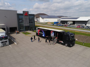 Neue Barco UDX 4K Projektoren bei der AED group Barco-4K-Truck_web-300x225 Neue Barco UDX 4K Projektoren bei der AED group