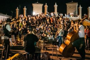 Konzert-am-der-Trepponti-@-Ferrara-Buskers-Festival-300x200 Musik wo man geht und steht in Ferrara und Comacchio - 30. “Ferrara Buskers Festival”