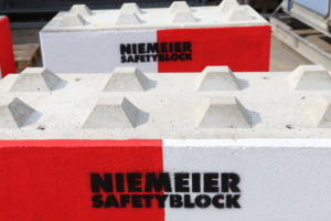 Safetyblock_web-300x200 NIEMEIER stellt neue Straßensperre „SAFETYBLOCK“ vor