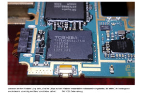 eMMC-aufPlatine-Rand-bereits-von-Kleber-befreit-300x200 Flash-Speicher-Datenrettung extrem: CBL stellt Daten im Chip-Off-Verfahren wieder her