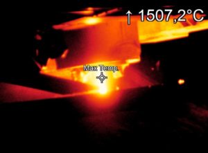 optris-pi-05m-pouring-stream-300x221 Infrarotkamera für die Metallindustrie bis 2000 °C