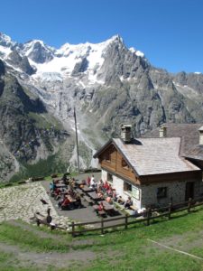 Mit Polenta Gipfel stürmen AOSTATAL-Berghütte-Bonatti-Courmayeur-Enrico-Romanzi-225x300 Mit Polenta Gipfel stürmen