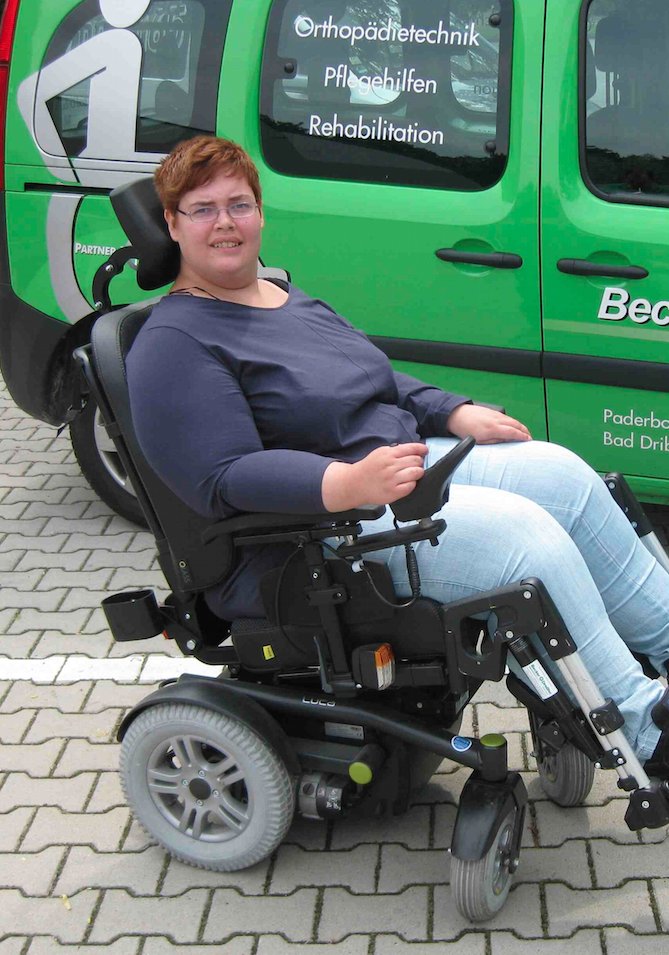 Versorgung mit individuell konfiguriertem Elektro-Rollstuhl verhilft Nadja Krohm zu neuer Lebensqualität DIETZ_Bild_NKrohm02_web Versorgung mit individuell konfiguriertem Elektro-Rollstuhl verhilft Nadja Krohm zu neuer Lebensqualität