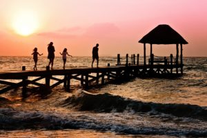 ERV_Familienreisen-300x200 Meine, deine, unsere Kinder - von Patchwork bis zum Urlaub mit den Großeltern Mit der ERV sind im Familienurlaub alle versichert