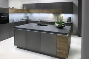 Lackoberflächen mit authentischem STAHL-Effekt. Reichert Holztechnik präsentierte auf der Interzum 2017 neue Designs. Reichert_STAHL_Schwarzstahl_Küche-Kopie-300x200 Lackoberflächen mit authentischem STAHL-Effekt. Reichert Holztechnik präsentierte auf der Interzum 2017 neue Designs.