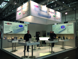 Compamed-300x225 Gebündelte Kompetenzen für eine optimale Produktlösung – OKW, ANSMANN AG und Hoffmann + Krippner
