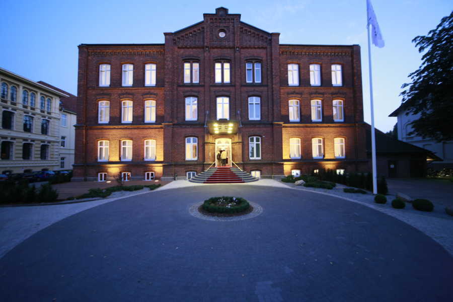 Außenansicht-2-gk Das Silvester-Arrangement im Navigare  NSBhotel Buxtehude vom 30. Dezember 2017 bis zum 1. Januar 2018 – mit Eleganz und kulinarischen Kreationen von Jens Rittmeyer das neue Jahr begrüßen!