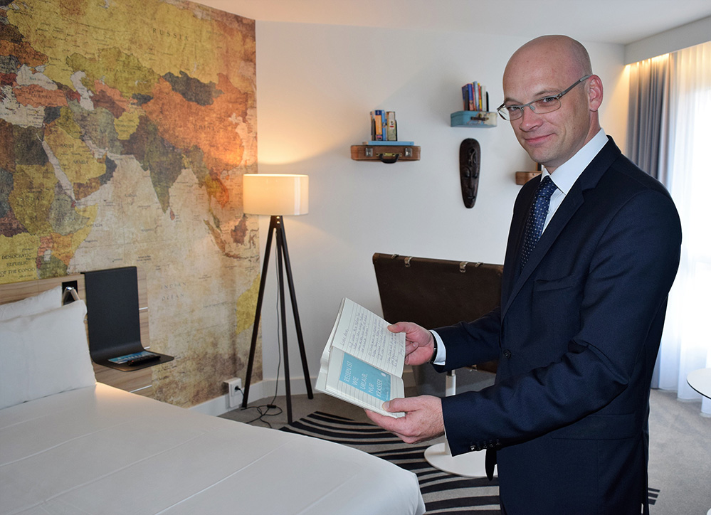 Rafael D. Fröhlich ist neuer Hoteldirektor im Novotel München City Foto_Rafael_D_Froehlich_300kb Rafael D. Fröhlich ist neuer Hoteldirektor im Novotel München City