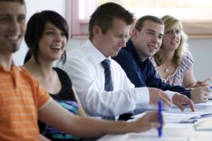 Karriereplan für die Lebensmittelindustrie KIN-Lebensmittelinstitut_Seminarsituation_1000px-300x199 Karriereplan für die Lebensmittelindustrie