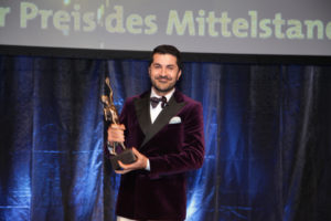 Großer Preis des Mittelstandes für Make-up-Akademie mittelstandpreis-reza-shari-300x200 Großer Preis des Mittelstandes für Make-up-Akademie