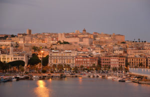 Sardinien setzt Segel Cagliari©RobertoMaggioni-300x193 Sardinien setzt Segel