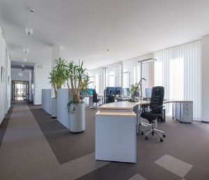Regus_Center_Wiesbaden_Innenansicht1-300x258 Flexible Arbeitsräume für mehr Produktivität: Im März 2018 eröffnet das 100. Regus Office am Wirtschaftsstandort Wiesbaden