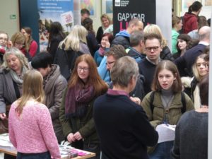 weltweiser_jugendbildungsmesse_frankfurt_jubi-gap_year_auslandsjahr_austauschjahr-300x225 Frankfurt entdeckt die Welt