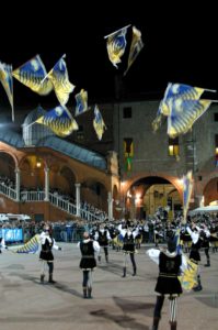 Fahnenschwinger-©-Visit-Ferrara-199x300 Pferde, Reiter, Fahnenschwinger – Ferrara feiert den wohl ältesten Palio der Welt