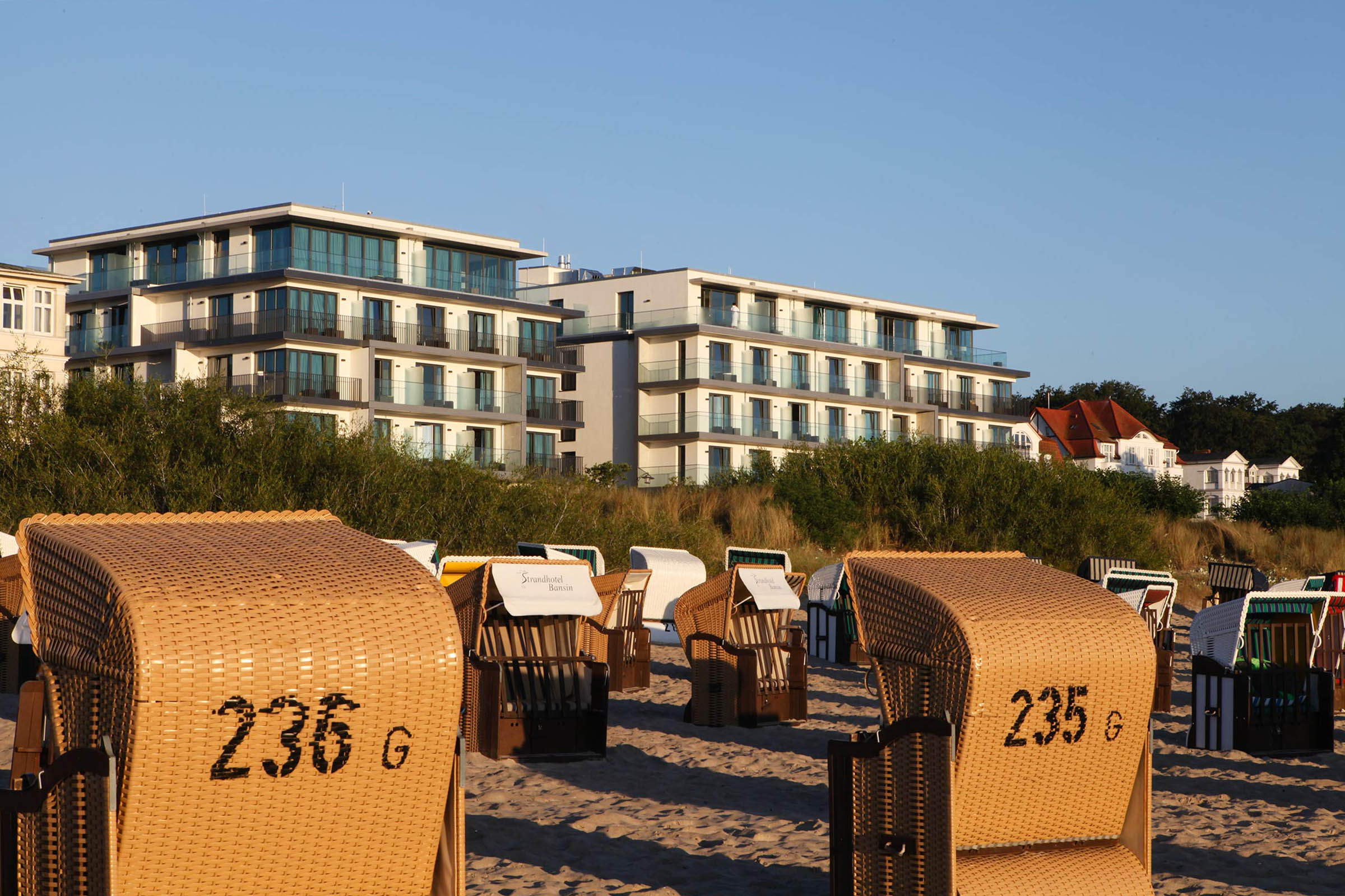 Kaiserstrand_Beachhotel_Auƒen_01 Die SEETELHOTELS Usedom bieten Gästen mit ihren exklusiven Direktflug-Arrangements im Sommer 2018 eine ideale Anreisemöglichkeit auf die Sonneninsel