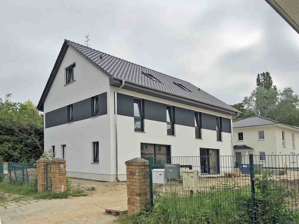 Roth-12-201_HB_Doppelhaus-in-Kaulsdorf_Bild_01-1024x768 Doppeltes Familiendomizil | Hausbesichtigung am 02./03. Juni in 12621 Berlin-Kaulsdorf