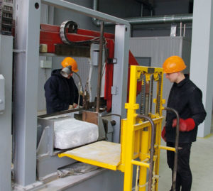 6_Produktion_Metalschaum_Sintermetall_Poroeses_Aluminium-300x269 Einblick in unsere Produktion von porösem Aluminium - eine Option für Sintermetall und Metallschaum.