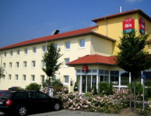 parken-ibis-hotel-parkplatz-flughafen-köln-300x230 Parkplatz am Flughafen. Köln Gremberghoven - Ibis Hotel.