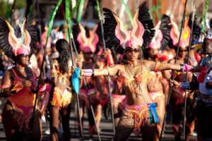 Carnival-408-300x200 Altöl und Farbe statt Sonnencreme – Bunter Karneval auf Grenada – Karibische Narren feiern im August