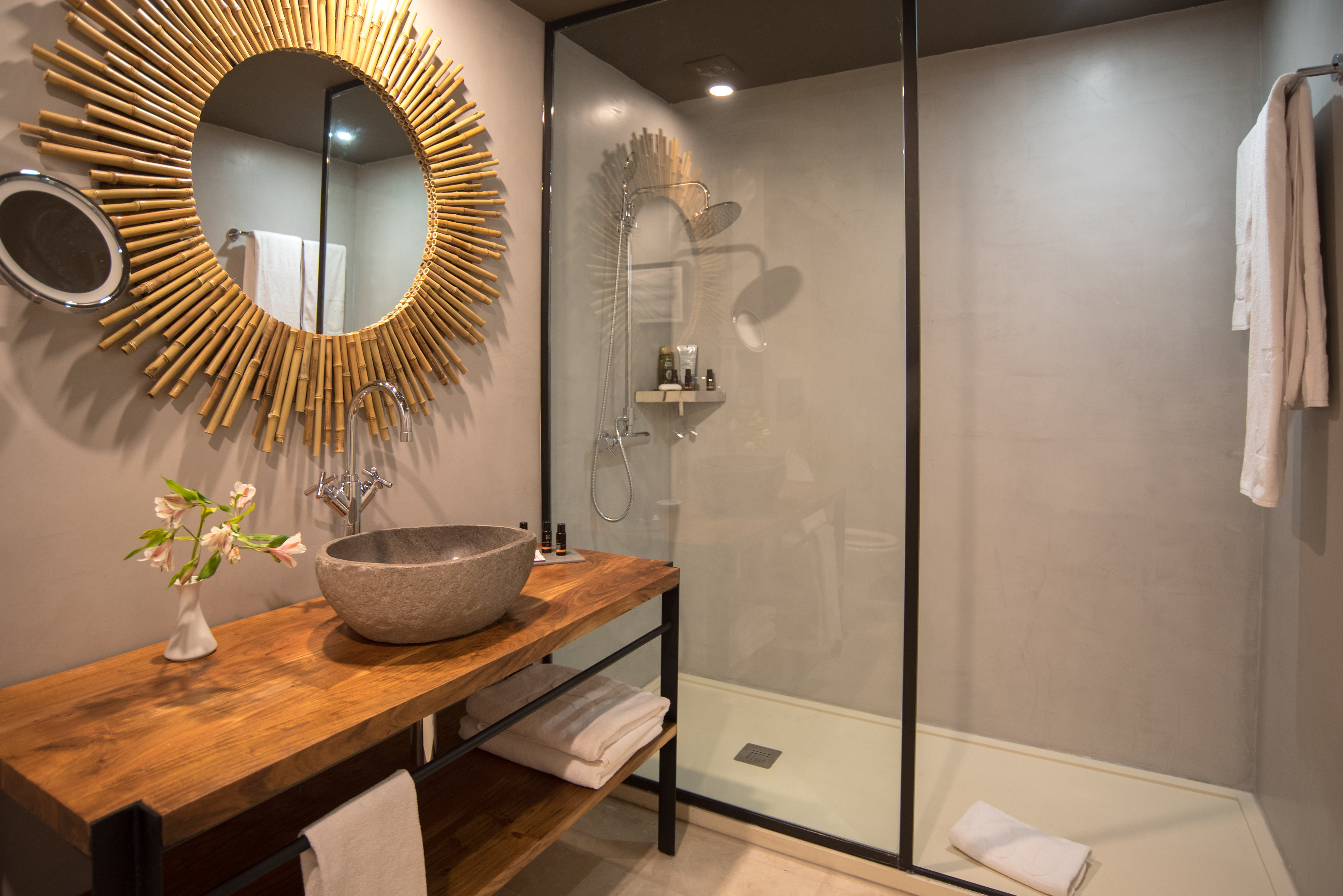Jardín-Tropical_Standard-Bathroom 