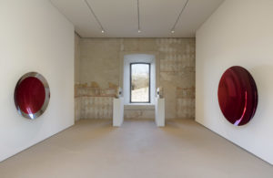Die Burg Rocca di Angera lockt mit zukunftsweisendem Kunstkonzept an den Lago Maggiore Rocca-di-Angera_Ala-Scaligera_Continuum_Anish-Kapoor_Untitled_Mirror_Untitled_credits-Andrea-Rossetti-300x195 Die Burg Rocca di Angera lockt mit zukunftsweisendem Kunstkonzept an den Lago Maggiore