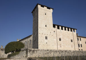 Die Burg Rocca di Angera lockt mit zukunftsweisendem Kunstkonzept an den Lago Maggiore Rocca-di-Angera_Ala-Scaligera_credits-Andrea-Rossetti-300x211 Die Burg Rocca di Angera lockt mit zukunftsweisendem Kunstkonzept an den Lago Maggiore