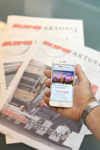 Smartphone_Hand_640-200x300 Meyer Logistik informiert Mitarbeiter mit eigener App