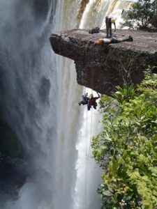 Kaieteur Wasserfälle in Guyana: spektakuläres Naturschauspiel inmitten des Dschungels – Viermal höher als die Niagara Falls Abseiling-Kaieteur-klein-Ian-Craddock-Photo-225x300 Kaieteur Wasserfälle in Guyana: spektakuläres Naturschauspiel inmitten des Dschungels – Viermal höher als die Niagara Falls