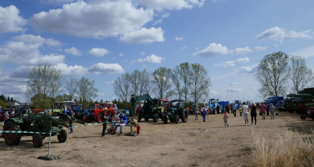 Alte Traktoren, Feuerwehren und buntes Familienprogramm in Renneritz Dorffest_Renneritz_2018_Bild1-1024x546 Alte Traktoren, Feuerwehren und buntes Familienprogramm in Renneritz