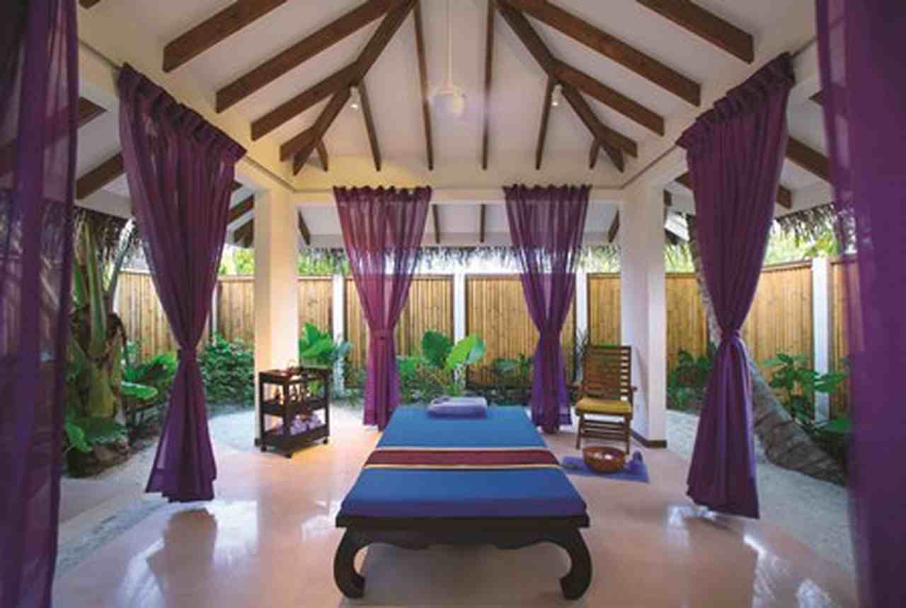 klein-ELENA-SPA-TREATMENT-ROOM_Easy-Resize.com_ „Mach mal lau im Blau“  Seele baumeln lassen mit den Atmosphere Hotels & Resorts