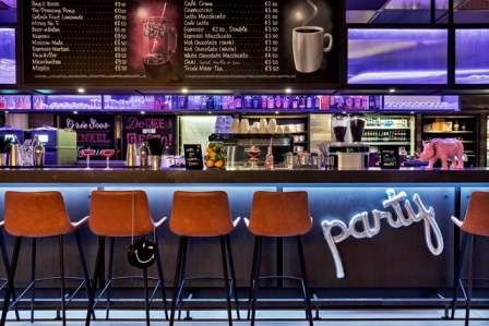 Der Garant für die diesjährige Weihnachts- oder Firmenfeier Location MOXY Frankfurt East und die Frankfurter Night Queens: 2018_09_Party-MOXY-1 Der Garant für die diesjährige Weihnachts- oder Firmenfeier Location MOXY Frankfurt East und die Frankfurter Night Queens: