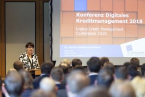 Credit Management in Zeiten der Digitalisierung – Konferenz der Prof. Schumann GmbH in Göttingen Dr.-Martina-Staedtler-Schumann-eroeffnet-Konferenz-300x200 Credit Management in Zeiten der Digitalisierung – Konferenz der Prof. Schumann GmbH in Göttingen