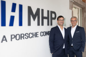 MHP_rechts_Dr._Ralf_Hofmann_links_Christoph_Joos-300x200 MHP_rechts_Dr._Ralf_Hofmann_links_Christoph_Joos