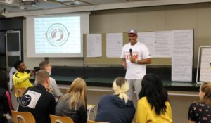 Schulprojekte mit Tiefgang: Wertetrainer Martin Rietsch alias 2schneidig bewegt Martin-Rietsch_2schneidig_Mobbingcoach_2-300x175 Schulprojekte mit Tiefgang: Wertetrainer Martin Rietsch alias 2schneidig bewegt