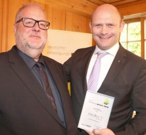 Auszeichnung-an-Alexander-Schlichting-300x277 PROJECT Investment Gruppe erhält Deutschen Beteiligungspreis 2018