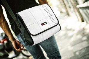 Feuerwear_Umhängetasche-Walter_Einsatz_031-300x200 Walter steckt jeden Tag in die Tasche