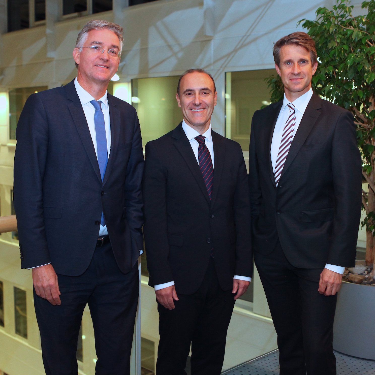 From left to right: Lahmeyer CEO Martin Seeger, Prof. Dr. Adriano Freire from the EGOS Institute Lisbon and Stefan Quandt, Deputy Executive Board Chairman of the “Hessischer Kreis”, together at the presentation event at Lahmeyer.